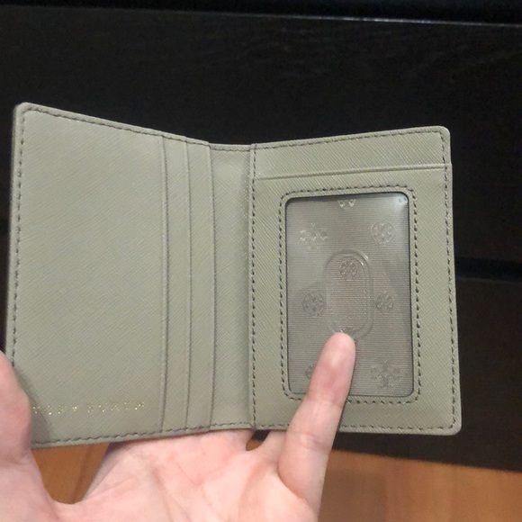 Tory Burch Accessories Tory Burch Emerson Foldable Card Case Poshmark